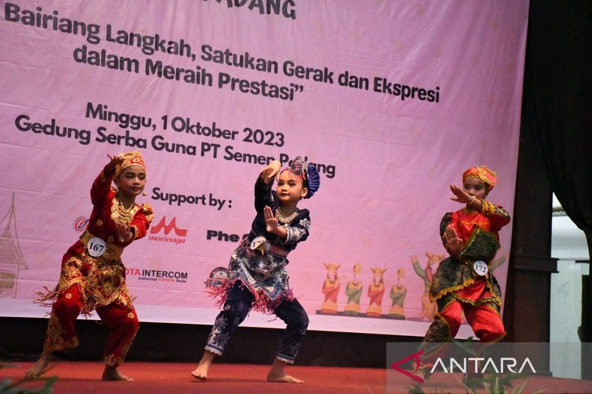 Lomba Tari Minang se-Kota Padang meriahkan HUT ke-1 Sanggar Lantiak Ameh dan 23 tahun FKIKSP