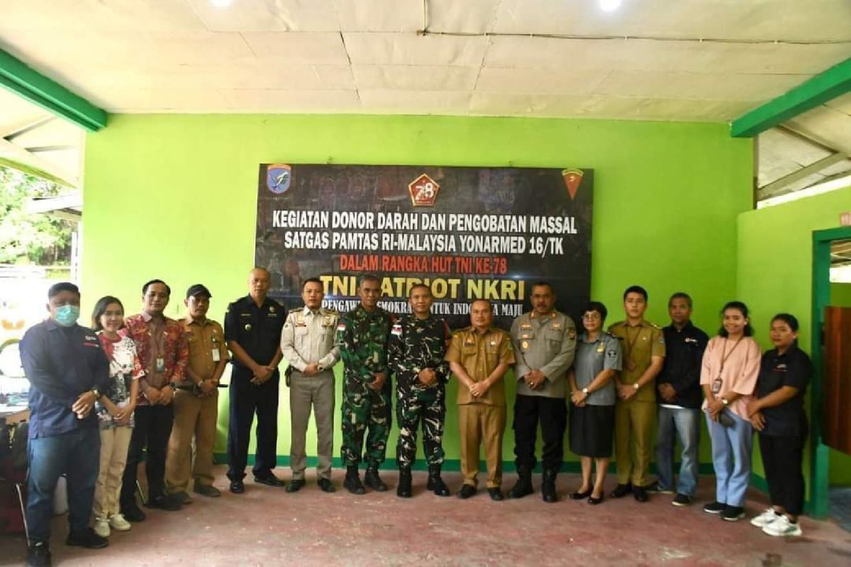 Sambut HUT ke-78 TNI, Pamtas gelar aksi donor darah di perbatasan RI-Malaysia