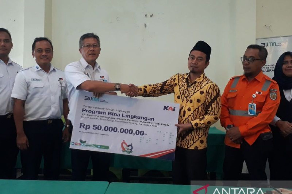 KAI Daop 7 Madiun salurkan CSR senilai Rp350 juta