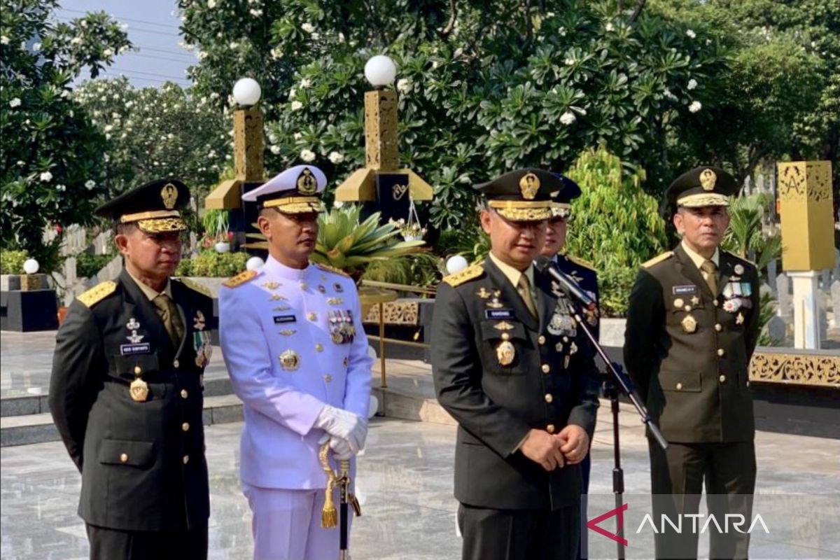 Pati serentak ziarah ke makam pahlawan sehari jelang HUT ke-78 TNI