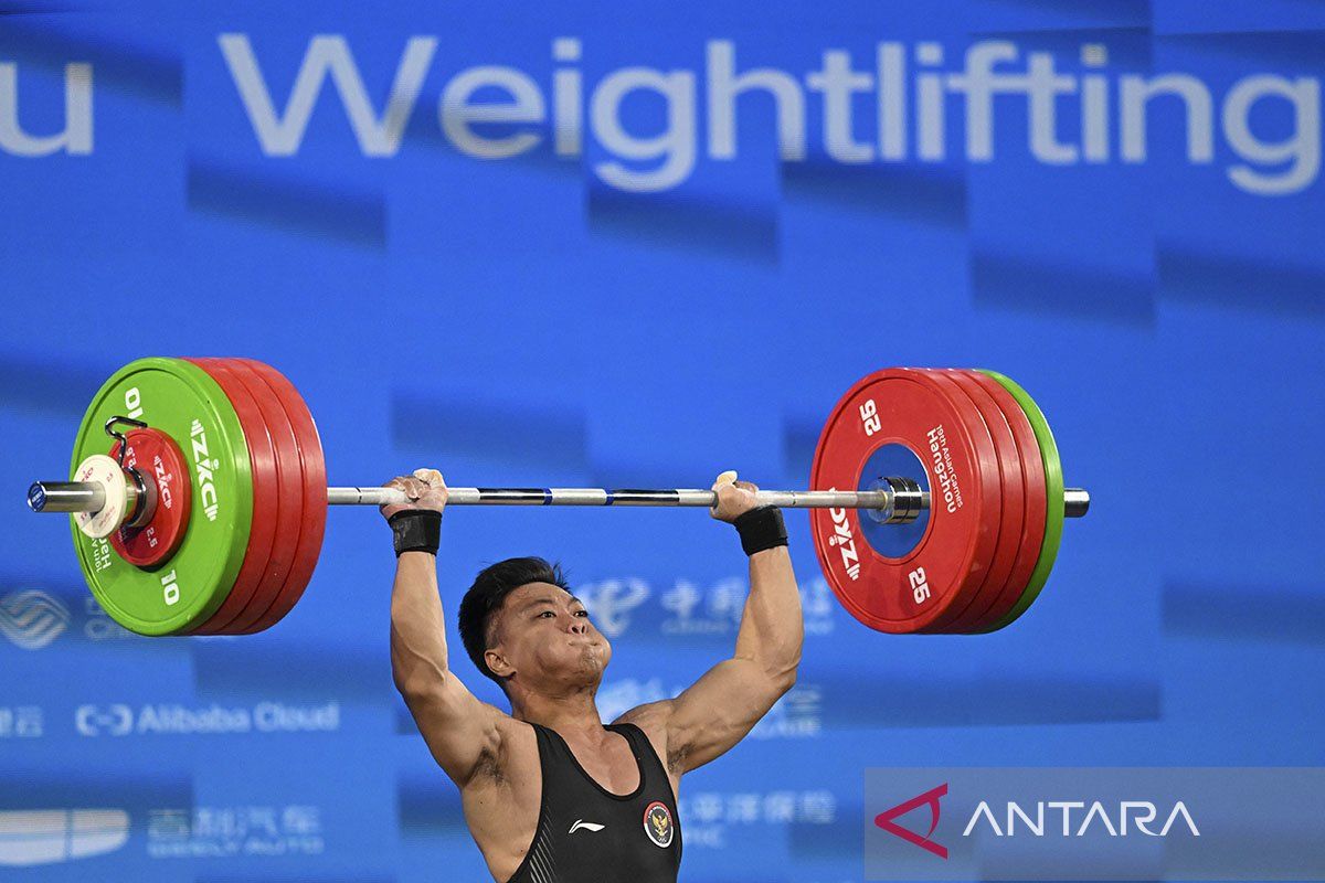 Asian Games: Indonesian lifter clinches gold, smashes world record