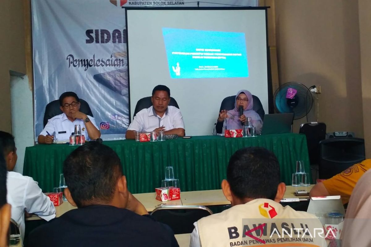 Bawaslu Solok Selatan koordinasi Paswascam dan Disdukcapil susun DPTb