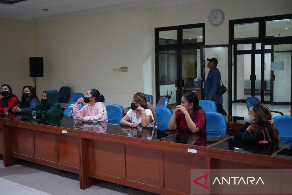 Satpol PP Bogor ungkap praktik prostitusi berkedok panti pijat di Cibinong