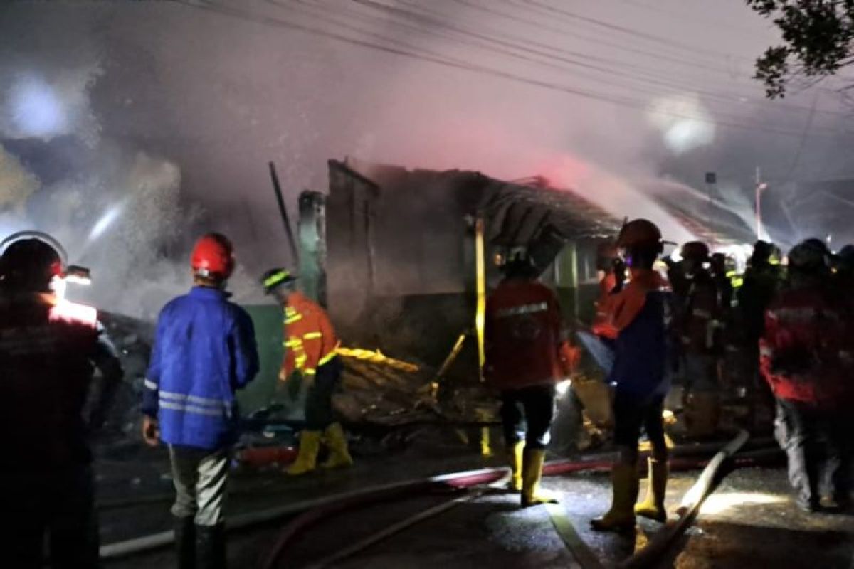 10 rumah dinas TNI terbakar di Kubu Raya