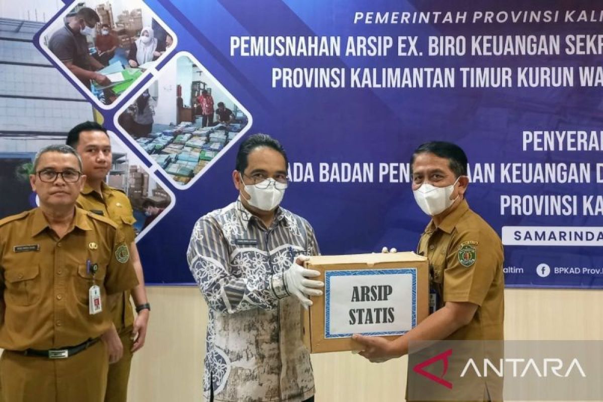 BPKAD Kaltim musnahkan dan serahkan arsip statis ke DPK Kaltim