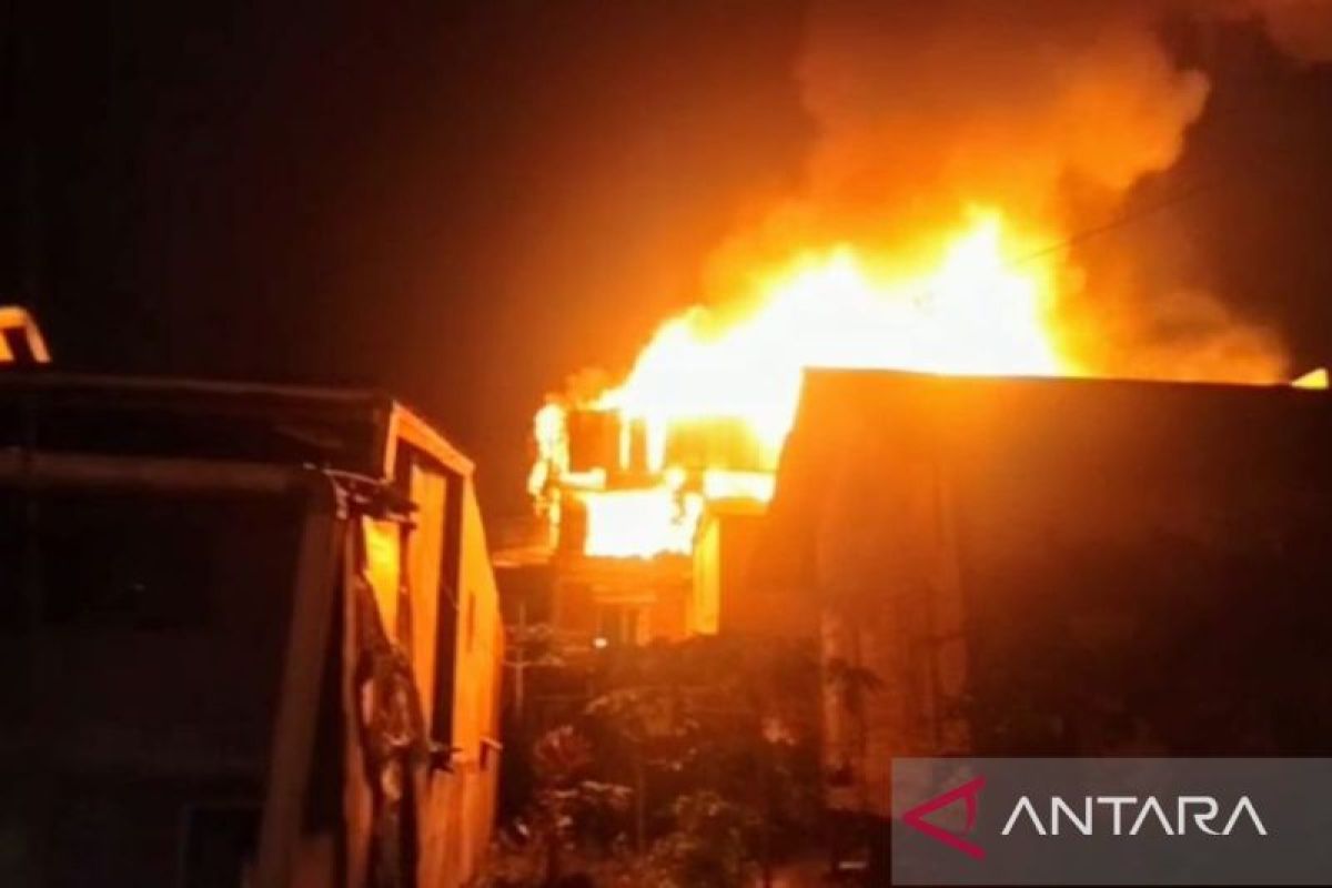 Dua bangunan ludes terbakar di Samarinda Ulu