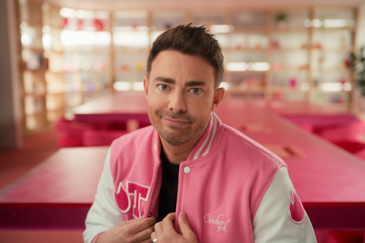 Tinder gaet Jonathan Bennett literasi pengguna kenali penipuan online