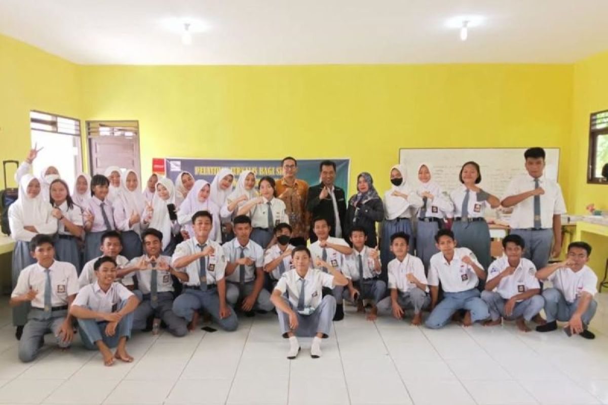 Pelajar SMAN 5 Dusun Selatan belajar Jurnalistik dari SMSI Barsel