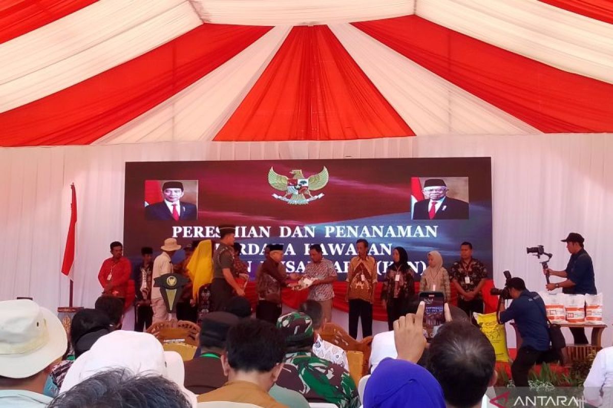 Wapres Ma'Ruf Amin serahkan 122 alat pertanian kepada petani Donggala Sulteng