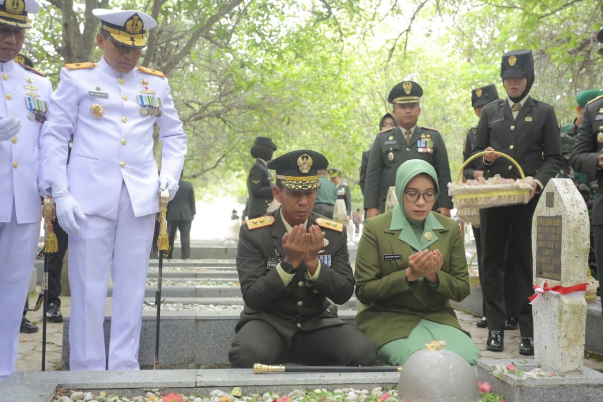 Pangdam IM doa bersama di Taman Makam Pahlawan