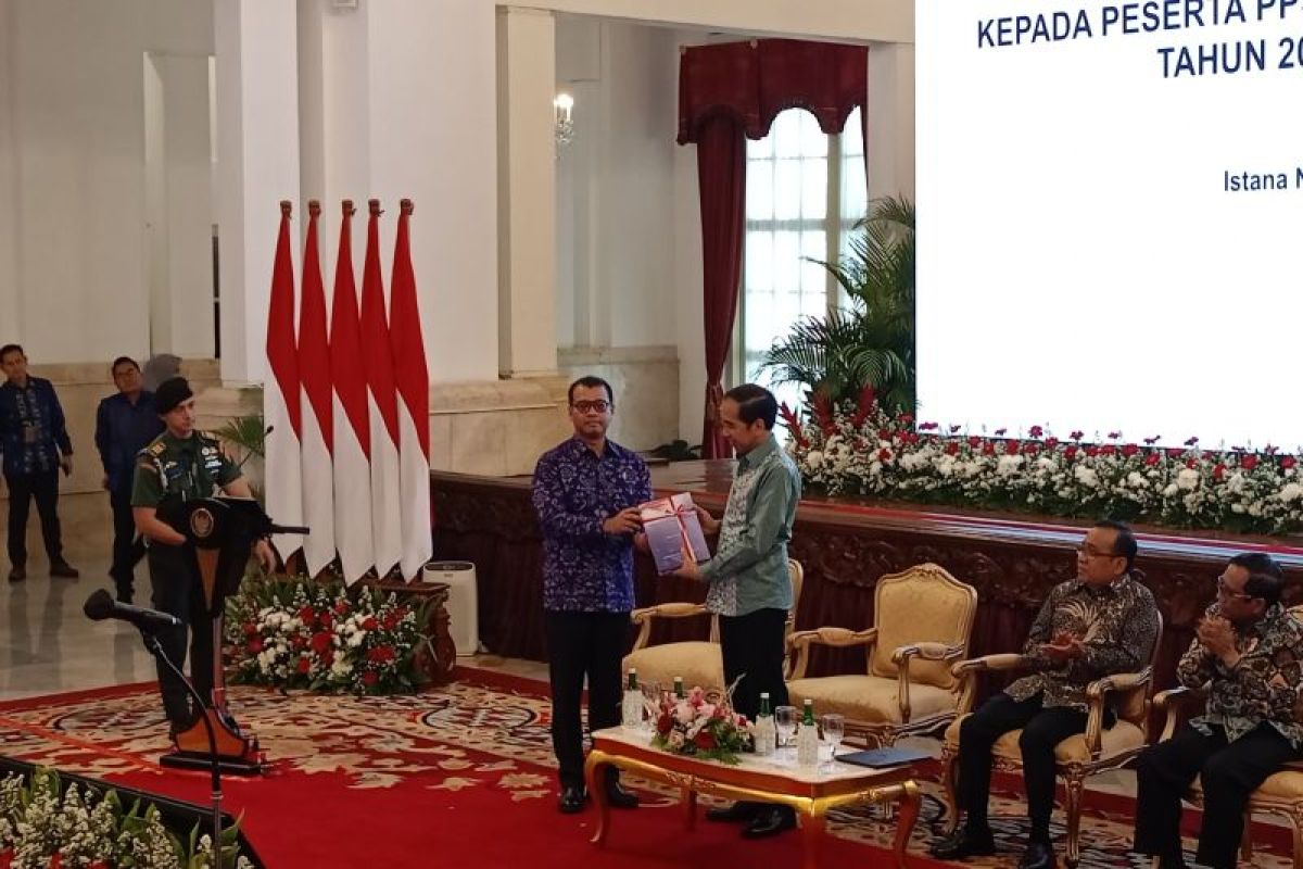 Jokowi ingatkan jangan sampai kena kolonialisme modern dari barang impor