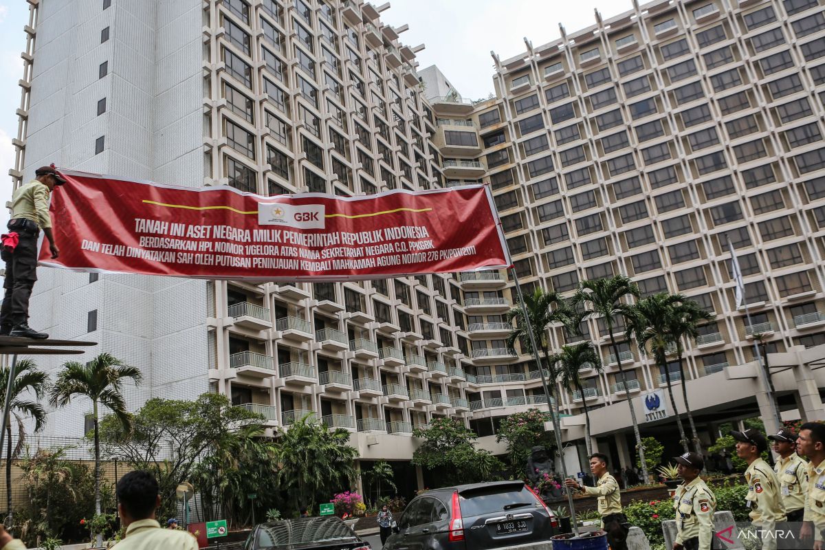 Bahlil bekukan sementara izin usaha Hotel Sultan