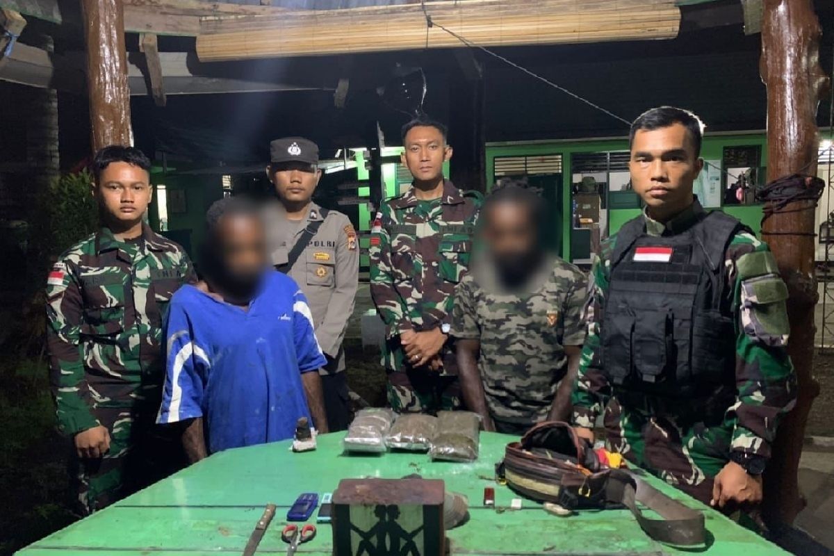 Tim gabungan TNI-Polri dan Bea Cukai tangkap dua orang pembawa ganja dari PNG