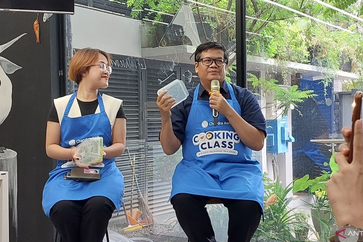 Simpan makanan dengan menggunakan wadah plastik bisa cegah kontaminasi pangan