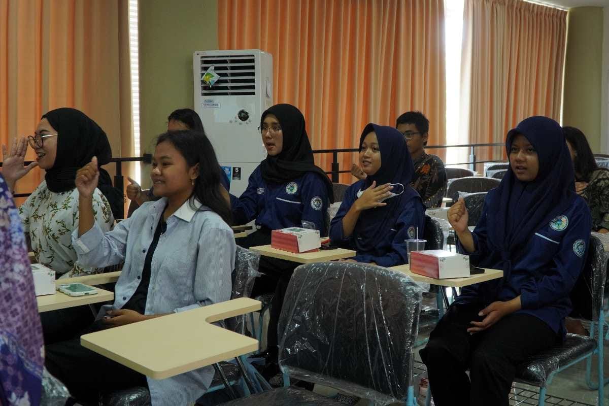 Mahasiswa  Untidar ikuti pelatihan bahasa isyarat