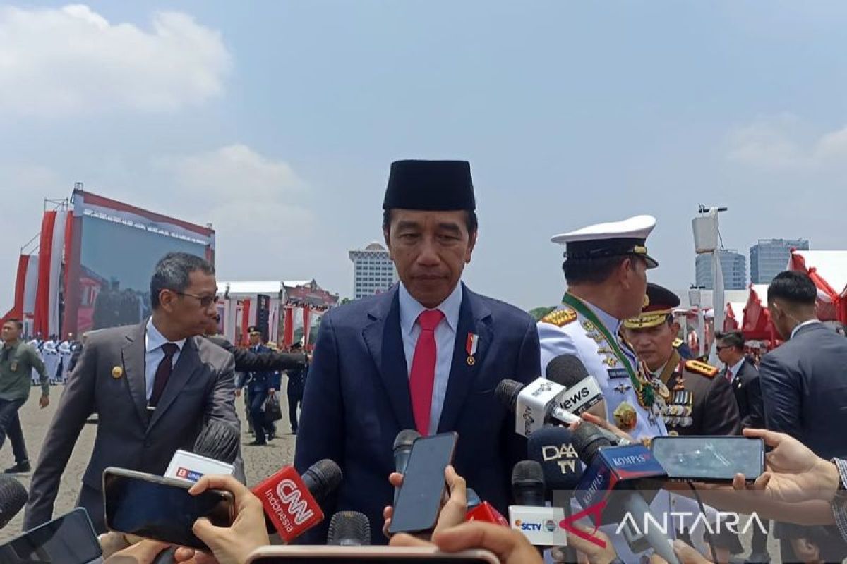 Jokowi respons usulan dirinya jadi ketum PDIP