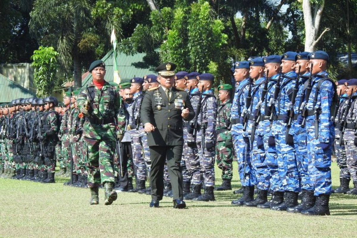 Danrem 152/Baabullah pimpin upacara HUT ke-78 TNI di Halbar