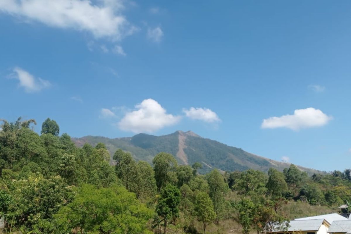 Warga dimintai waspadai dampak peningkatan aktivitas Gunung Inielika di Ngada