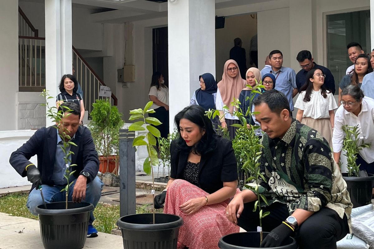 Anak usaha Injourney tanam 200 pohon tekan polusi udara Jakarta