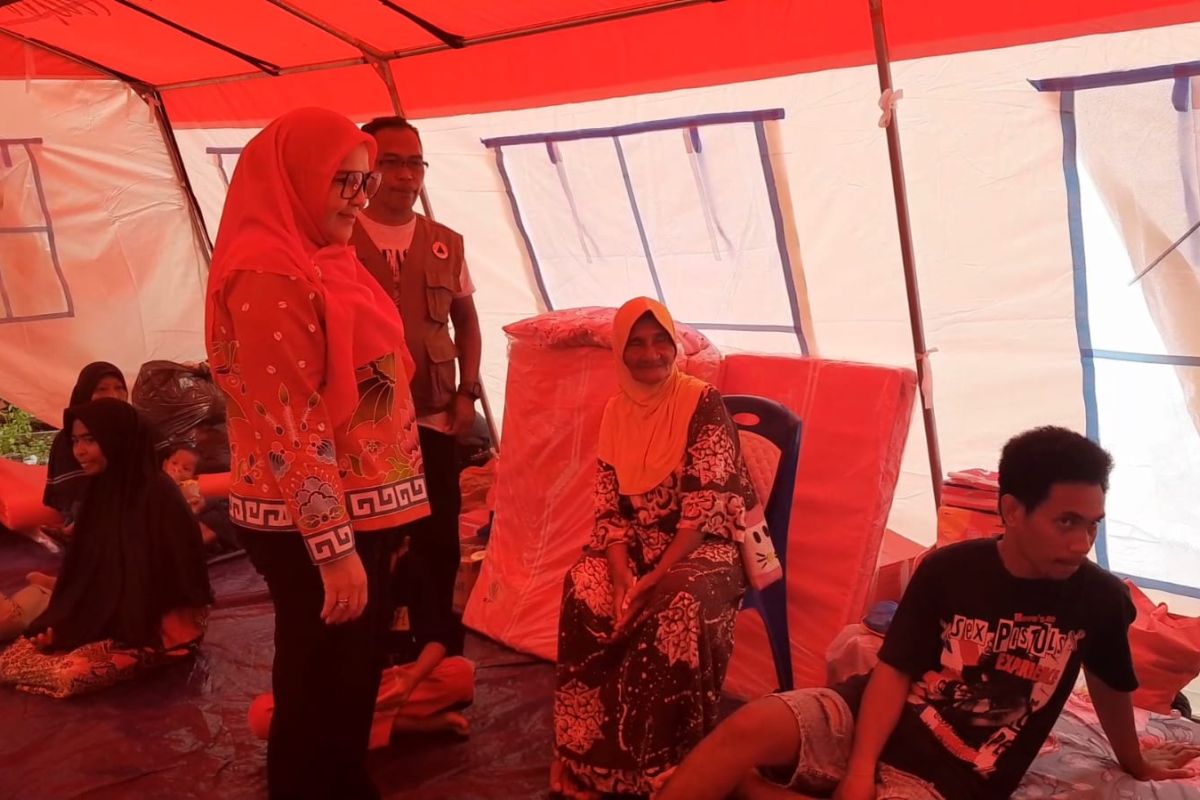 Wali Kota Bandar Lampung kunjungi  warga korban kebakaran di Ternate