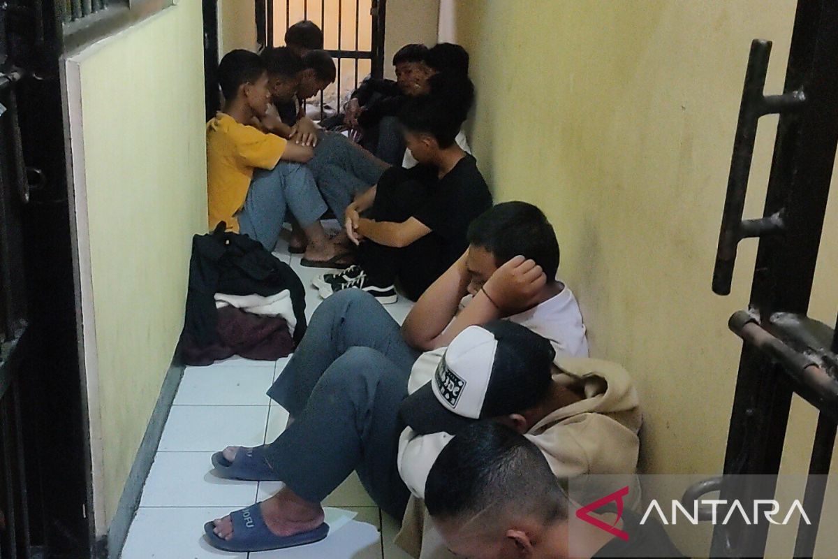 Polisi Cianjur pulangkan puluhan siswa terlibat duel setelah diperiksa