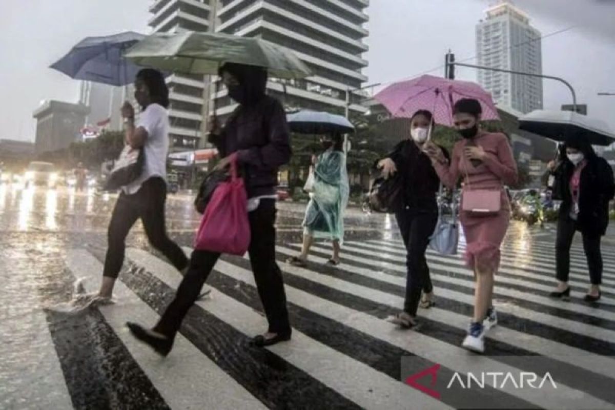 Sebagian kota besar Indonesia diprakirakan hujan ringan hingga lebat