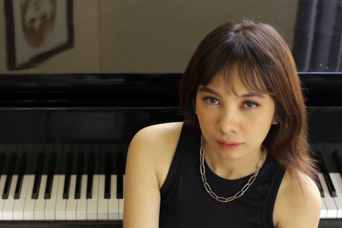 Yure Andini jajal karir di dunia musik lewat "Lagi Sayang Sayangnya"