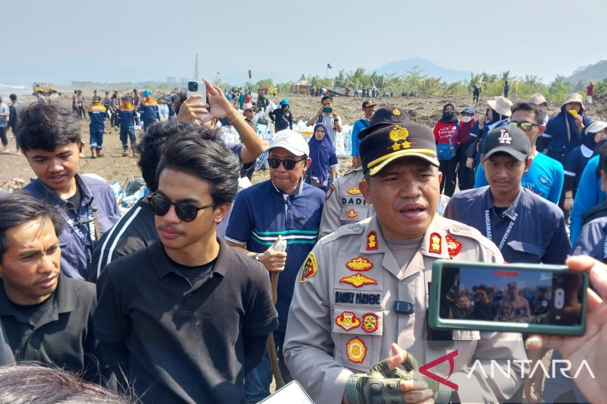 Pandawara Grup apresiasi aksi bersih-bersih di Pantai Cibutun Sukabumi