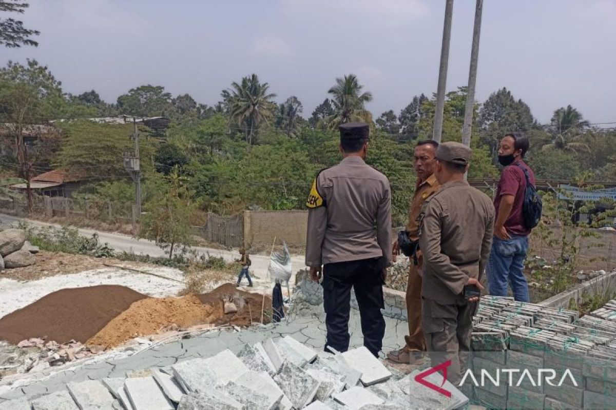 DLH Sukabumi tutup sementara aktivitas pengolahan batu hijau, ini penyebabnya