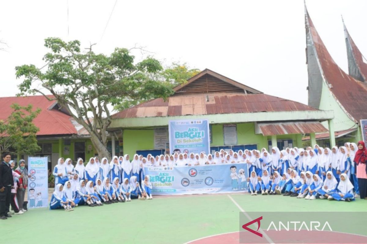 Dinkes Solok gelar aksi bergizi dan edukasi gizi seimbang ke siswa SMA