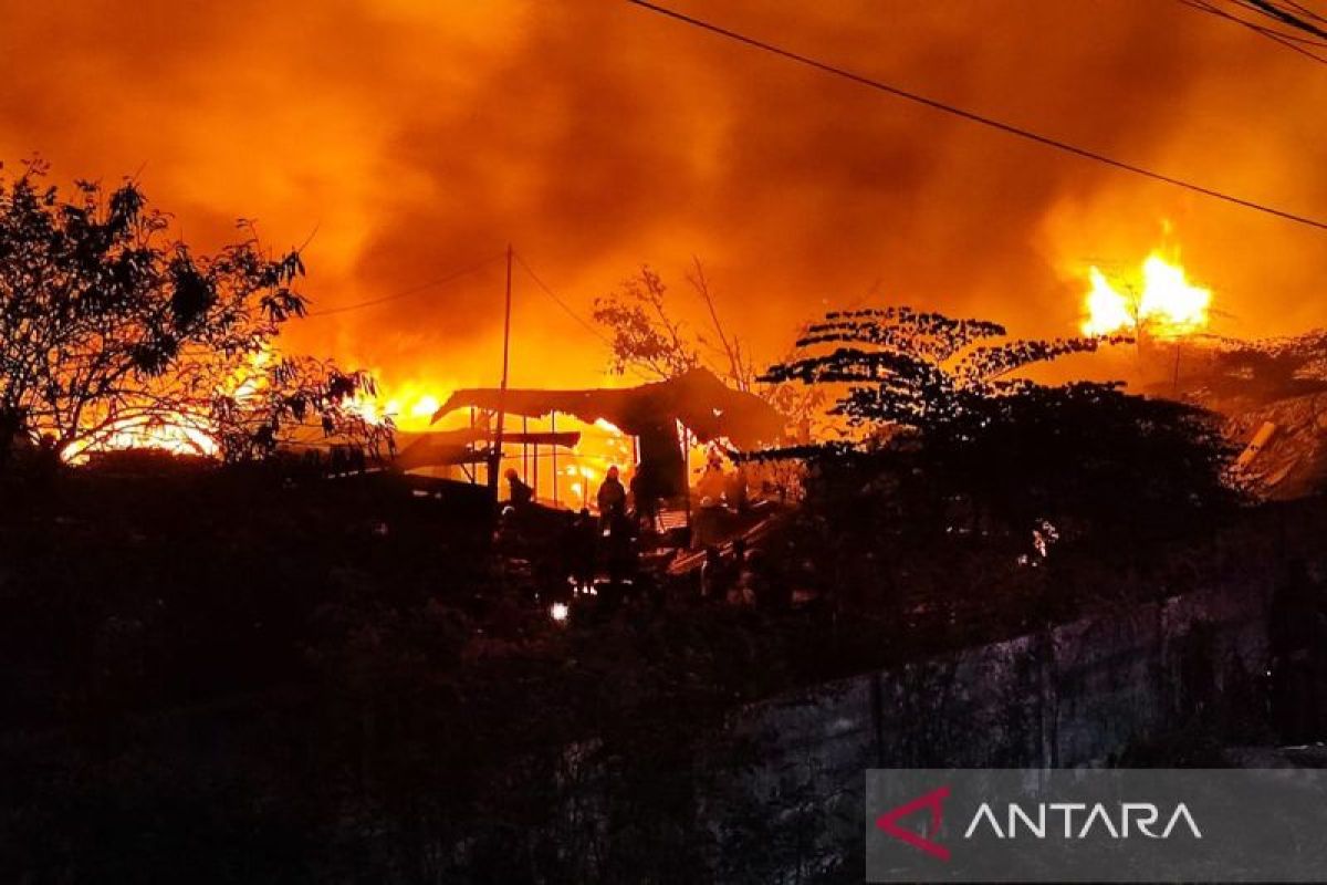 Kebakaran besar terjadi di kawasan Cakung Barat