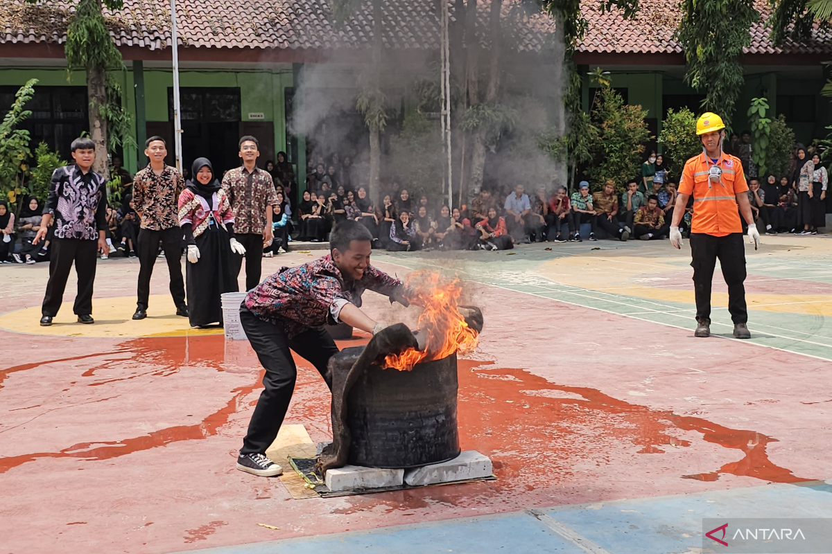 Indocement latih tanggap darurat bencana di lingkungan sekolah