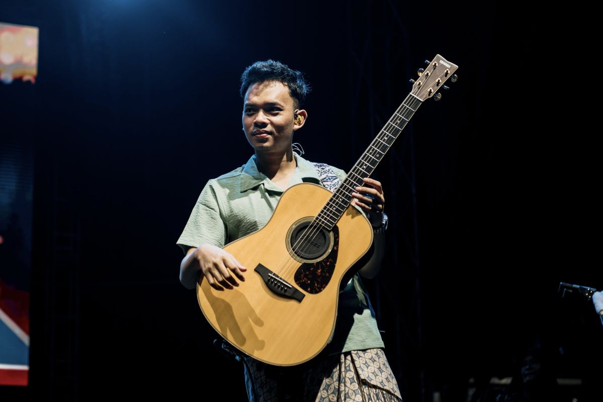 Bagas Prasetyo, gitaris grup band Soegi Bornean jadi juri kompetisi seni SILN se-Asia Tenggara