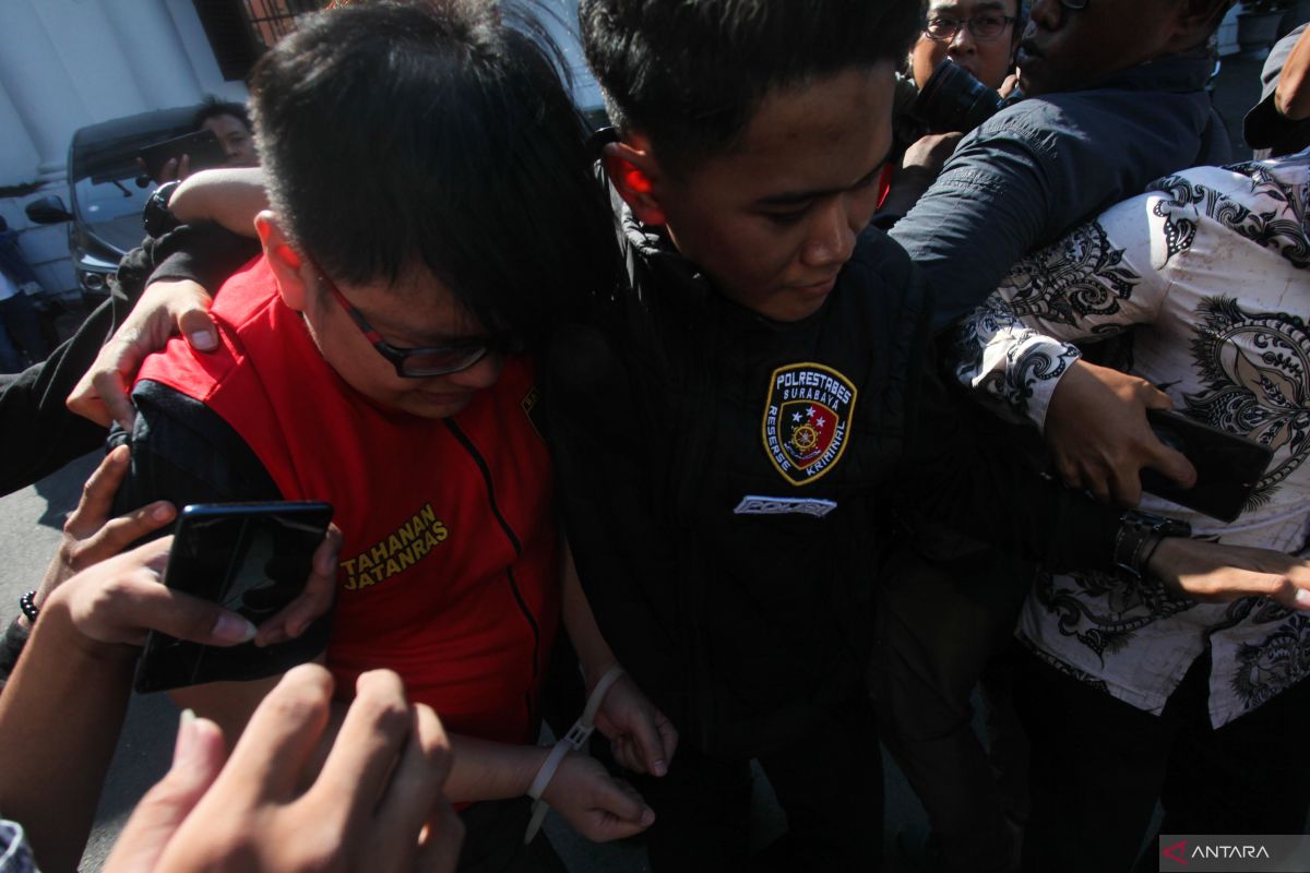 Polrestabes Surabaya tetapkan anak pejabat tersangka penganiayaan berat