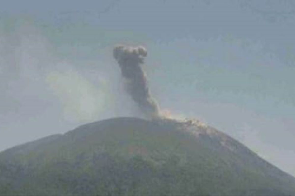 PVMBG ingatkan ancaman bahaya erupsi gunung api Ile Lewotolok Lembata