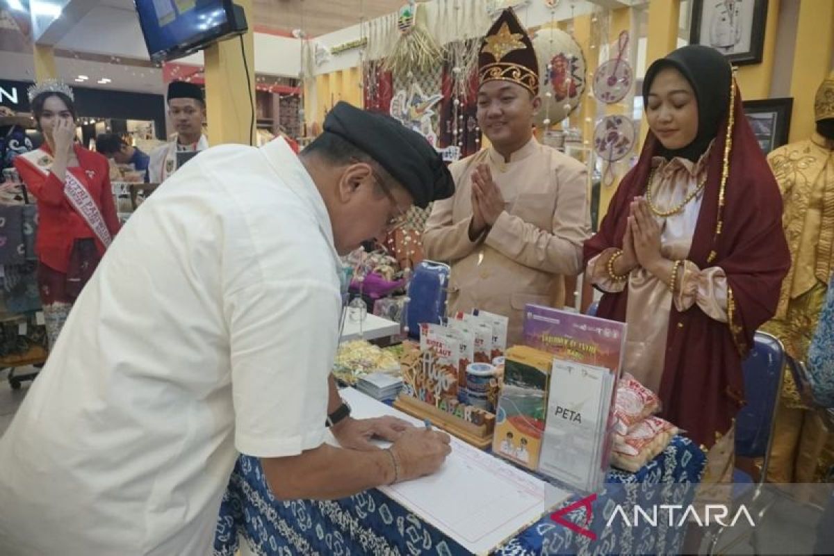 Disparpora Kotabaru pamerkan 17 produk UMKM Ekraf di Bali