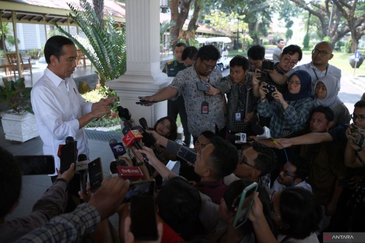 Jokowi appoints new acting agriculture minister, replacing Limpo