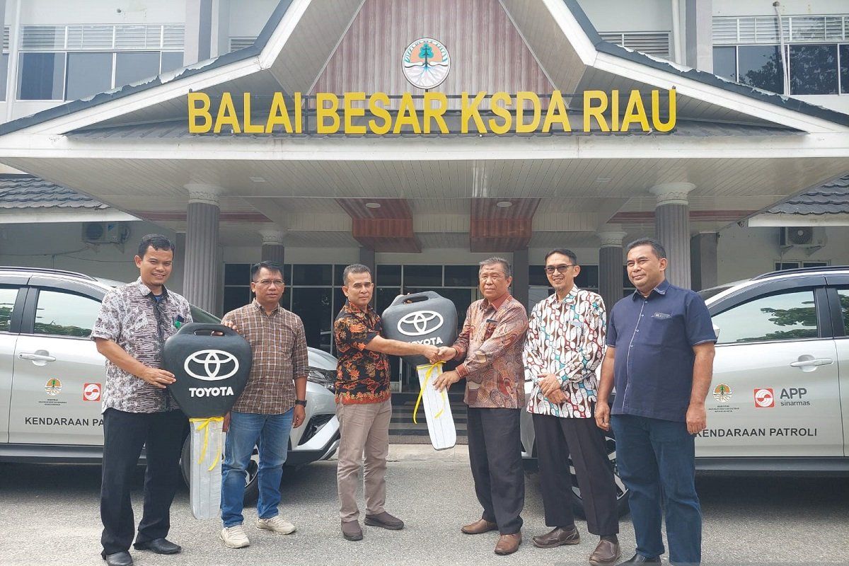 APP Sinar Mas serahkan 2 kendaraan patroli ke BBKSDA Riau
