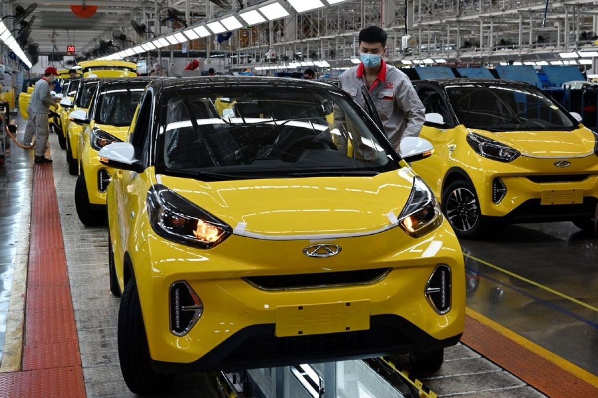 Penjualan kendaraan NEV di China melonjak selama liburan "pekan emas"