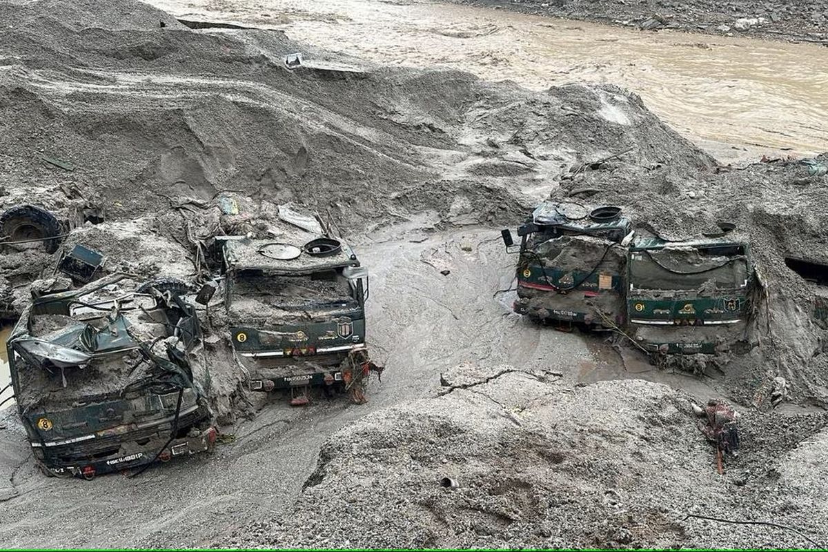Banjir bandang terjang Himalaya India, sedikitnya 40 orang tewas