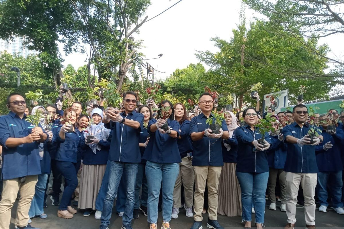 Indonesia Re menanam 8.100 bibit pohon atasi polusi udara Jakarta