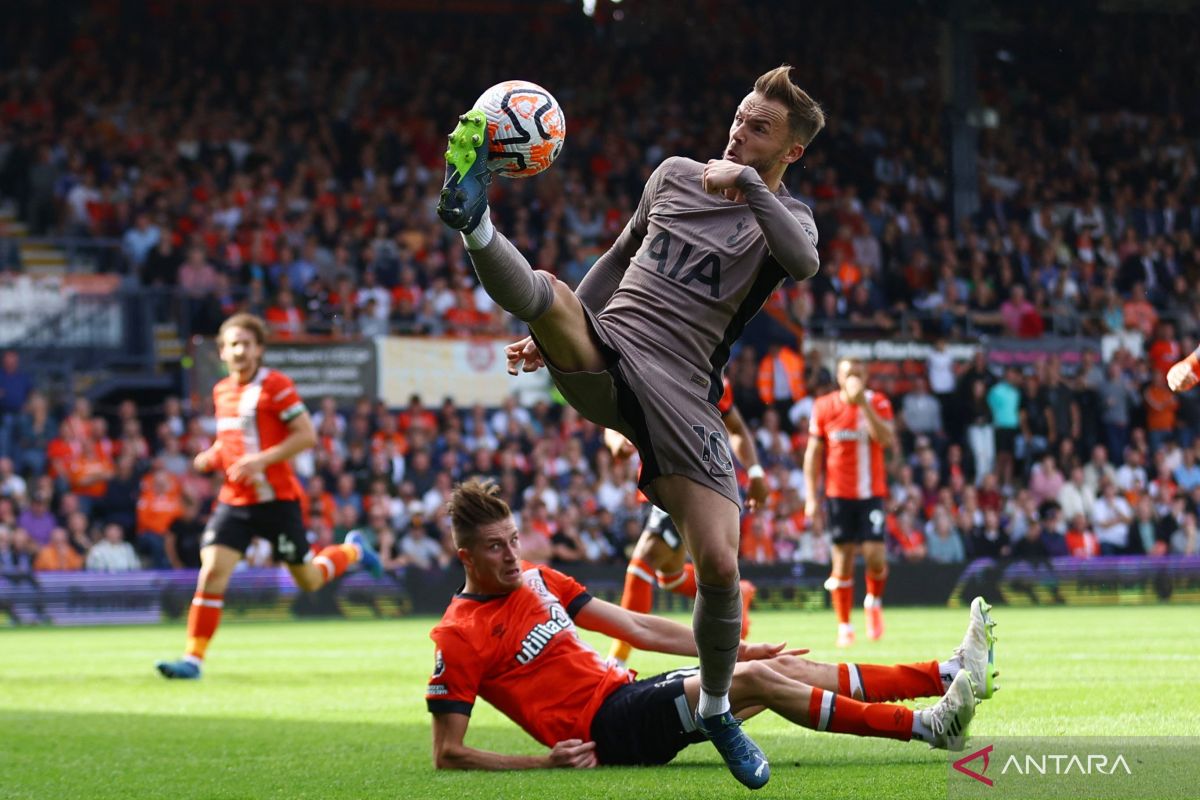 Spurs buang peluang untuk ke empat besar setelah takluk dari Fulham 0-3