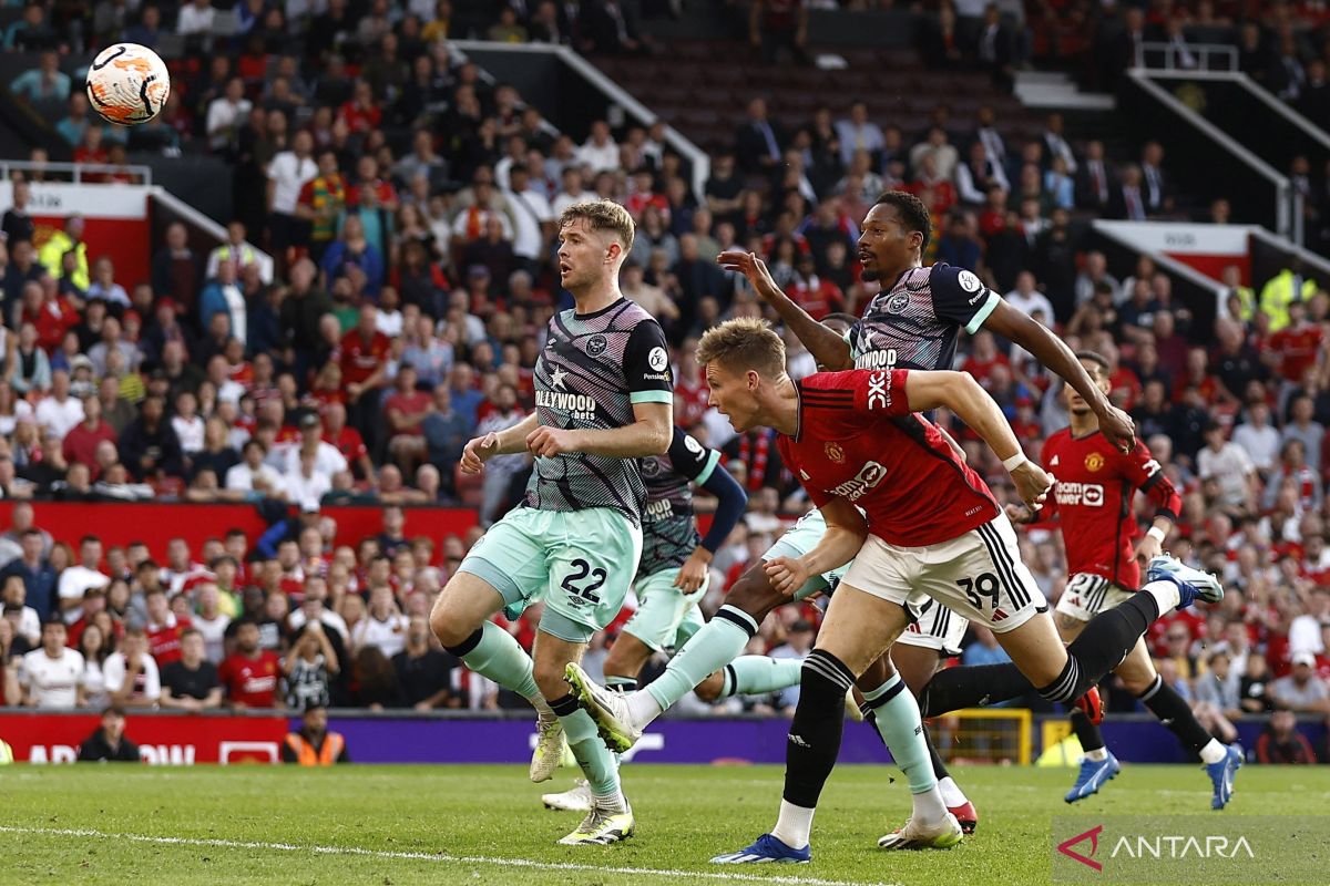 Manchester United petik poin penuh usai bekuk Brentford 2-1