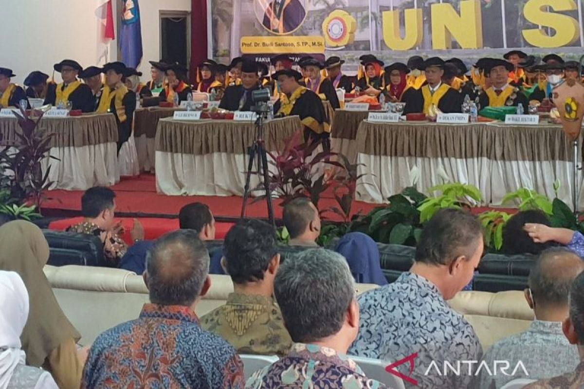 Unsri kukuhkan tujuh guru besar