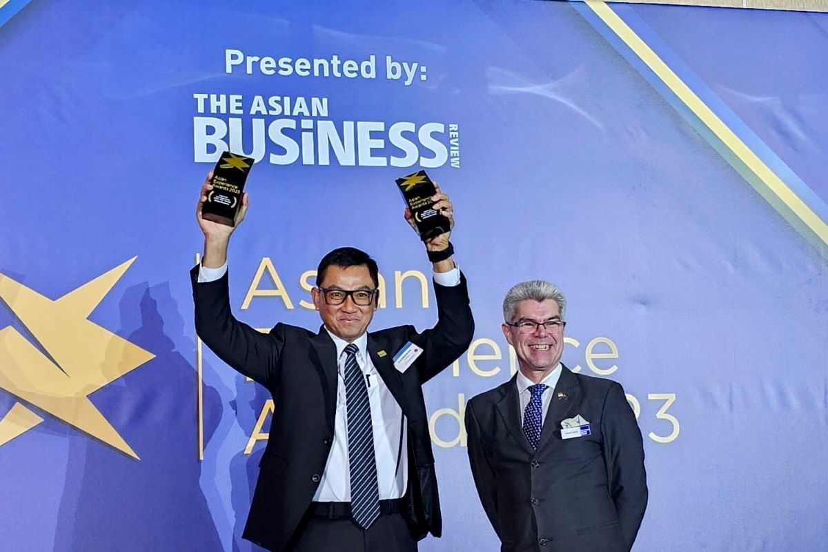 PLN Received Two International Awards On Customer Service Innovation and Digital Transformation