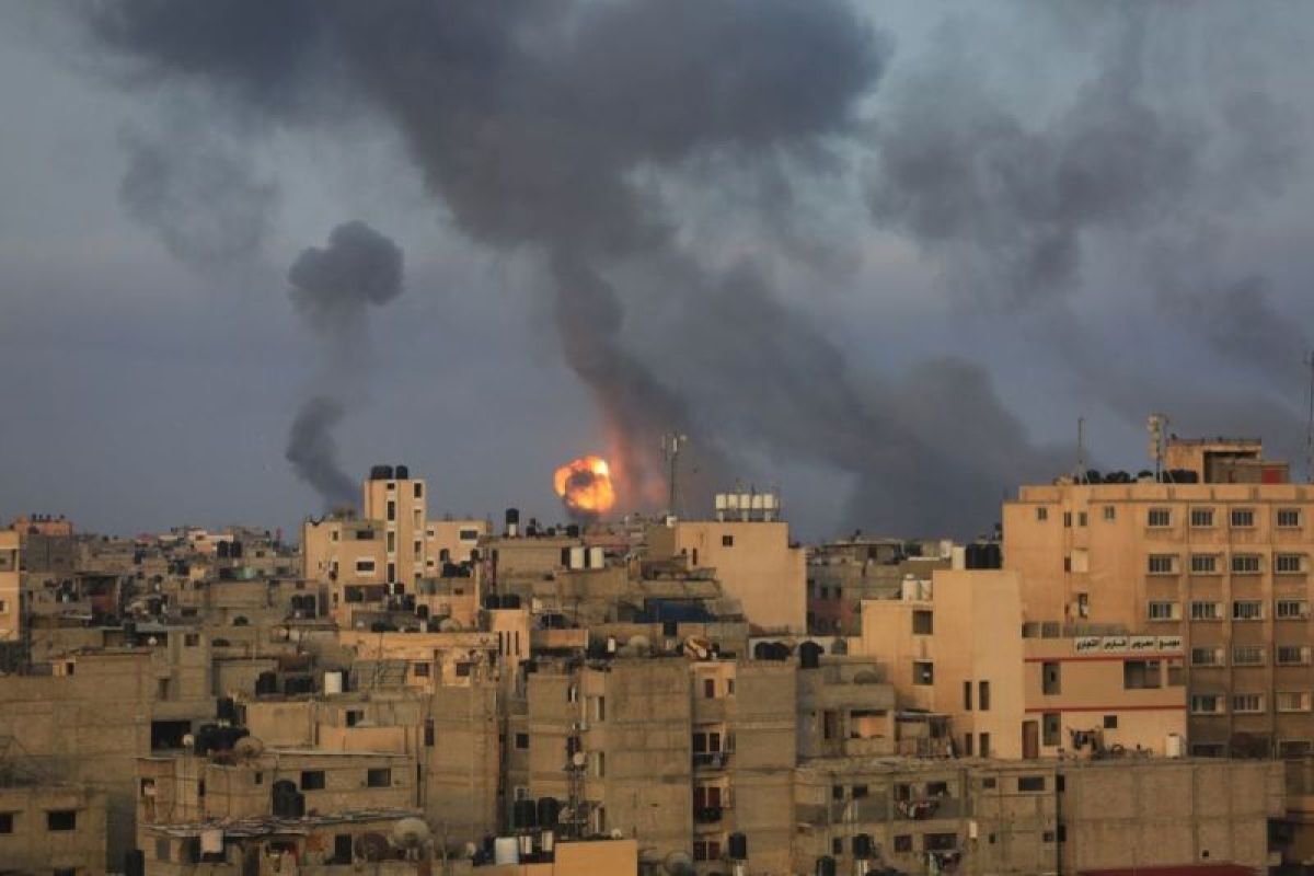 Pesawat tempur Israel terus mengebom sejumlah lokasi di Jalur Gaza