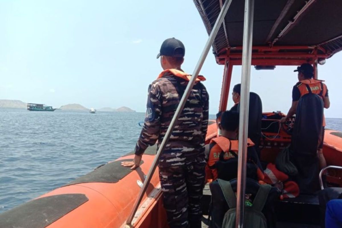 Tim SAR terus mencari warga negara China hilang di Pulau Komodo
