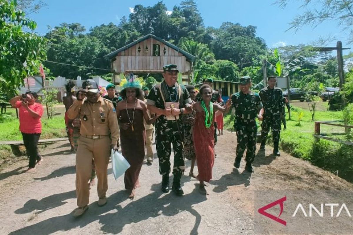 Pangdam Kasuari motivasi generasi muda Tambrauw ikut seleksi TNI