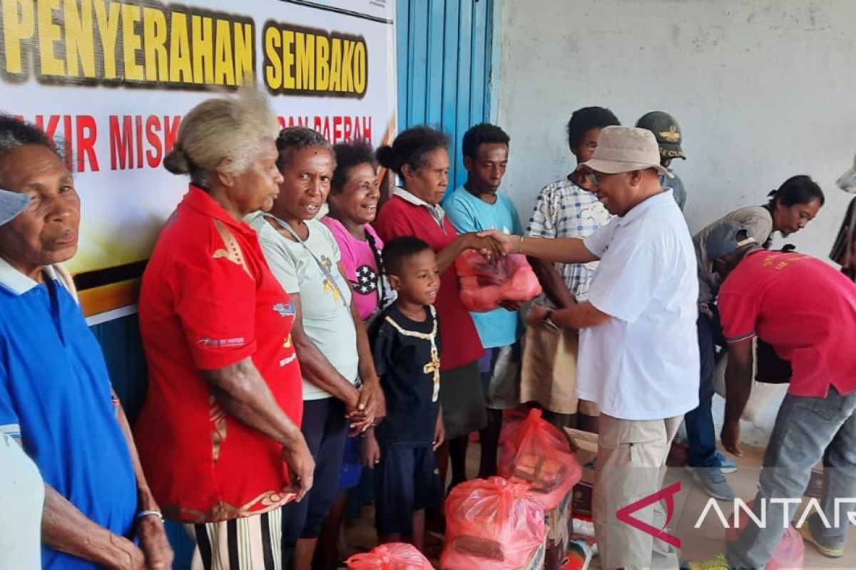 Pemkab Wondama salurkan bantuan bapok bagi 1.250 warga asli Papua