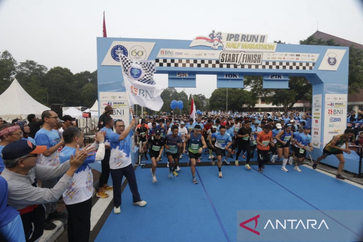 Himpunan alumni gelar IPB Run II Half Marathon ajak hidup sehat